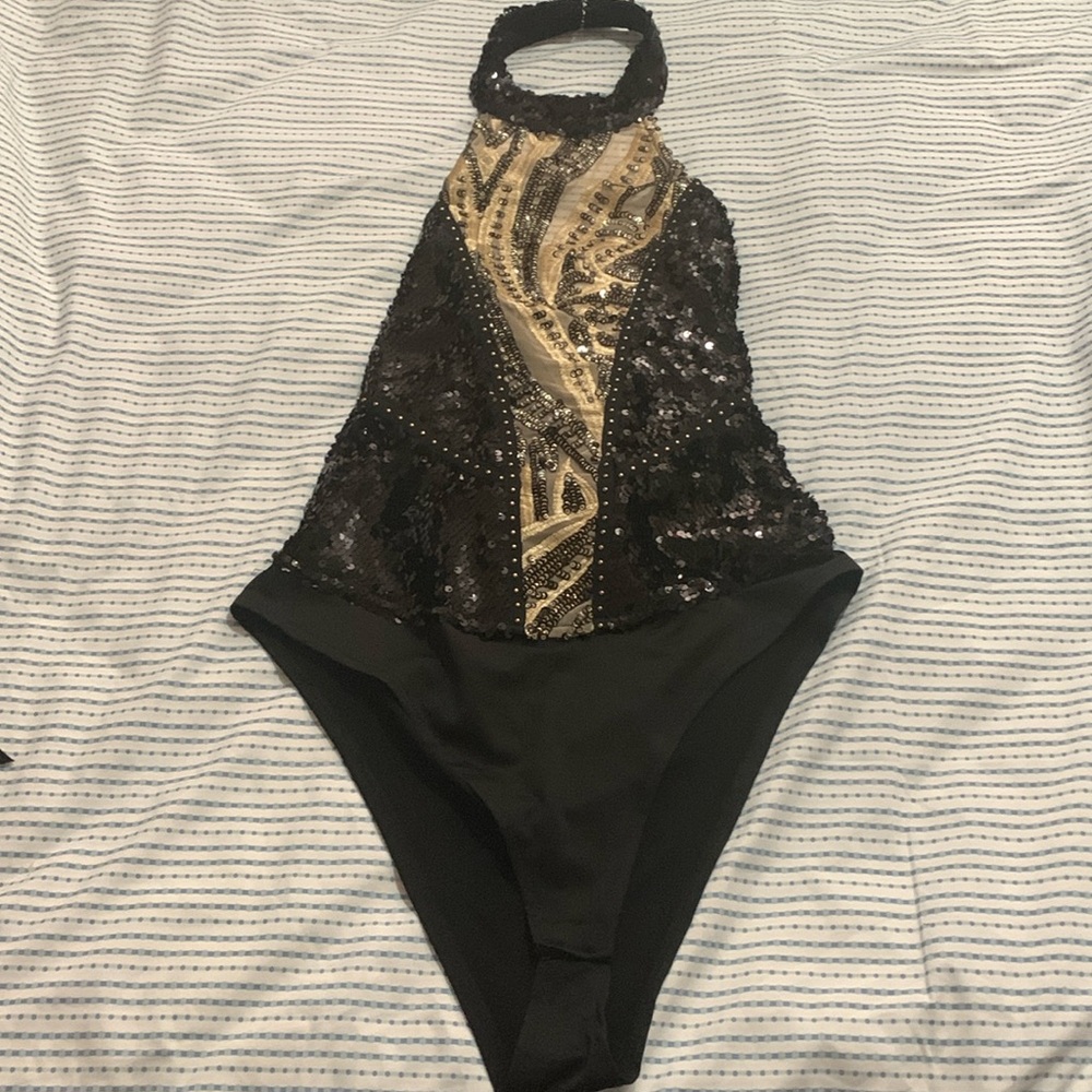 Woman’s top. Mocha Apparel brand. Size small